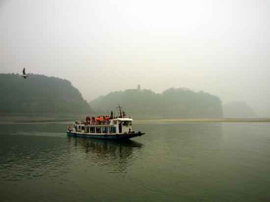 Photos of Leshan River, Friend and Foe