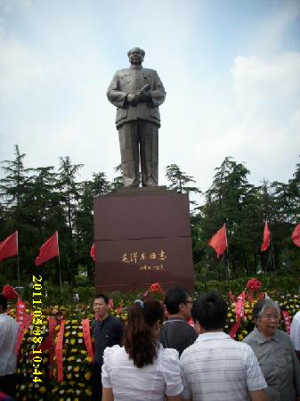 Photos of Mao Zedong Bronze Statue Square