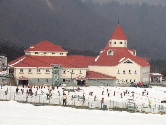 Photos of Xiling Snow Mountain Ski Field