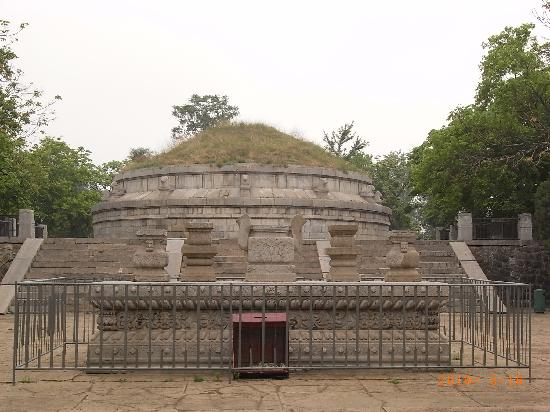 Photos of Yuan Shih-kai Mausoleum