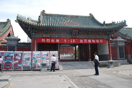 Photos of Zhengzhou Town′s God Temple